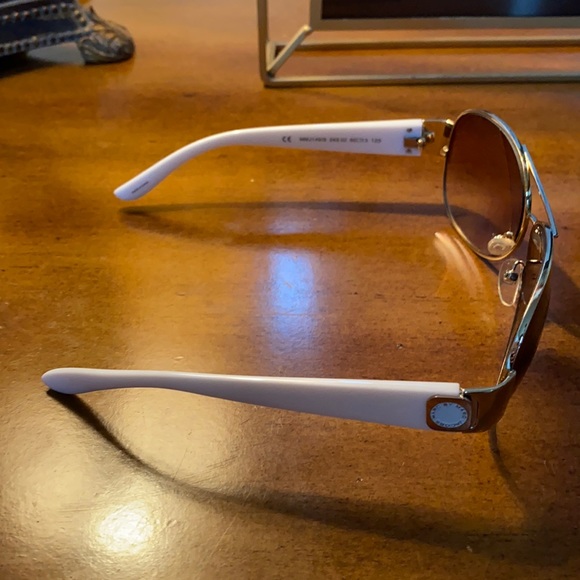 Marc Jacobs Aviators Sunglasses white w gold logo EUC - Picture 6 of 8